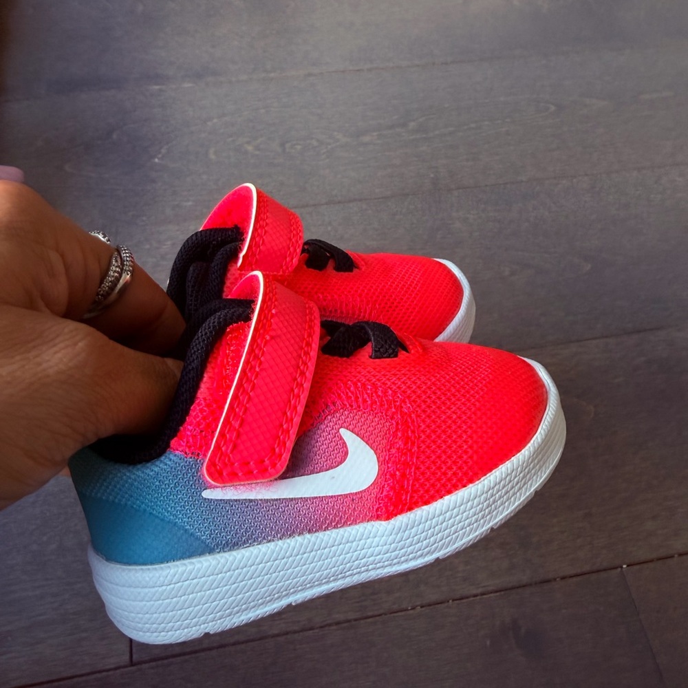 Nike Toddler Red and Teal Gradient Velcro Sneakers- NEW NEVER WORN